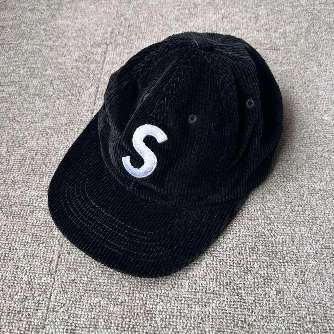 Casquette noire Supreme velours côtelé logo S