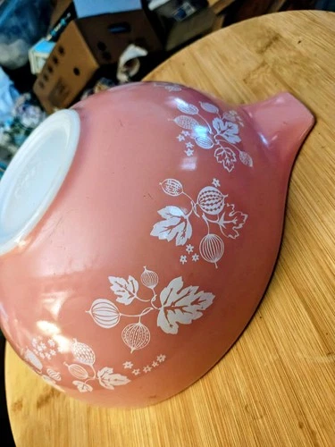 Vintage Pyrex 4 Qt Pink And White Gooseberry Cinderella Design Mixing Bowl 444