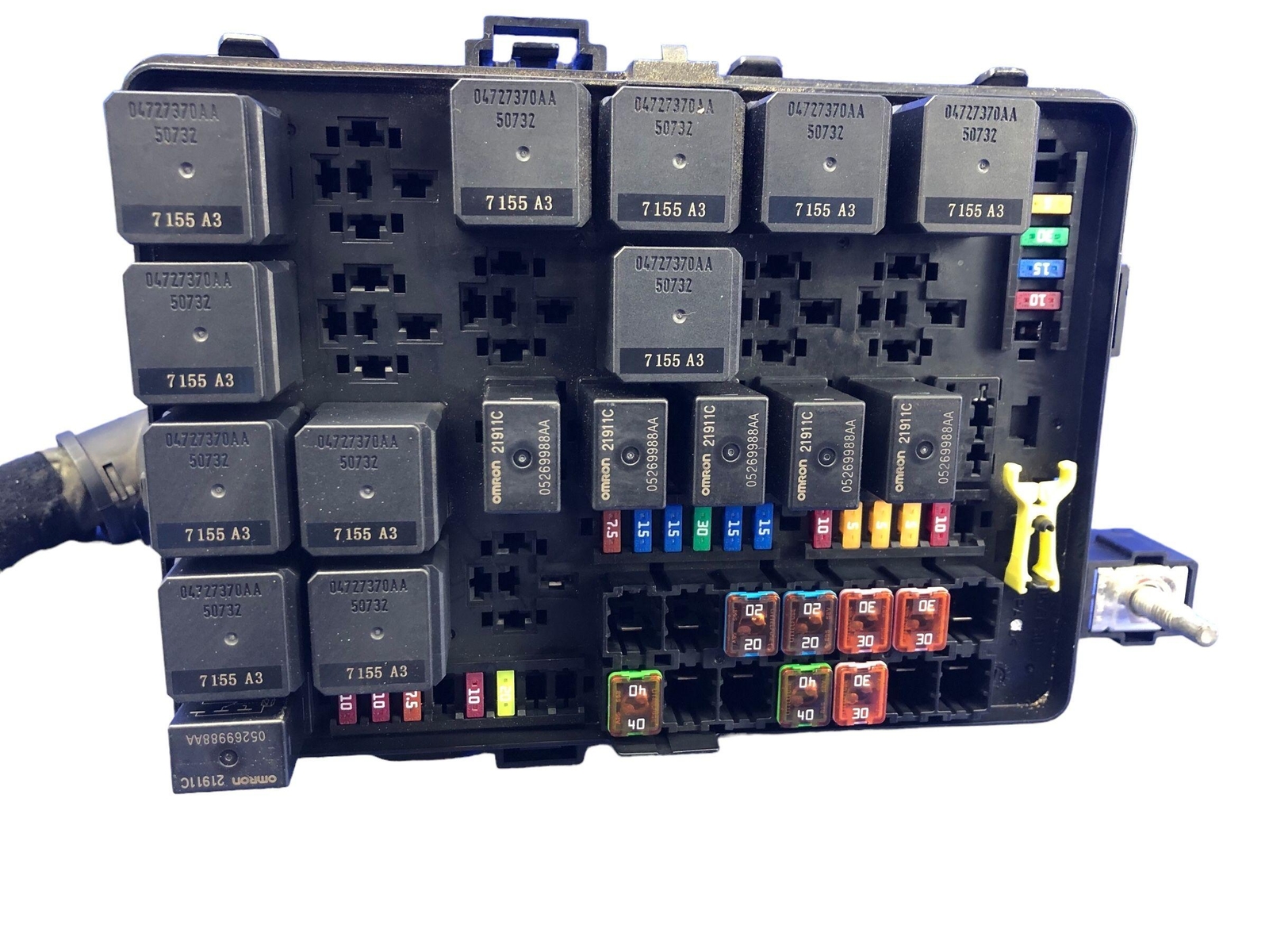 2014-2017 MASERATI QUATTROPORTE OEM 3.0L ENGINE BAY FUSE BOX 670037912