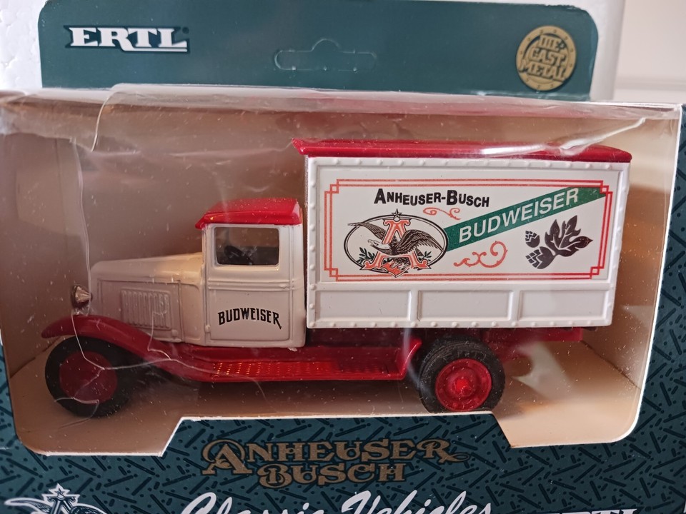 Ertl 1932 Anheuser Busch Ford Panel Delivery Bank Truck 1/25 Scale