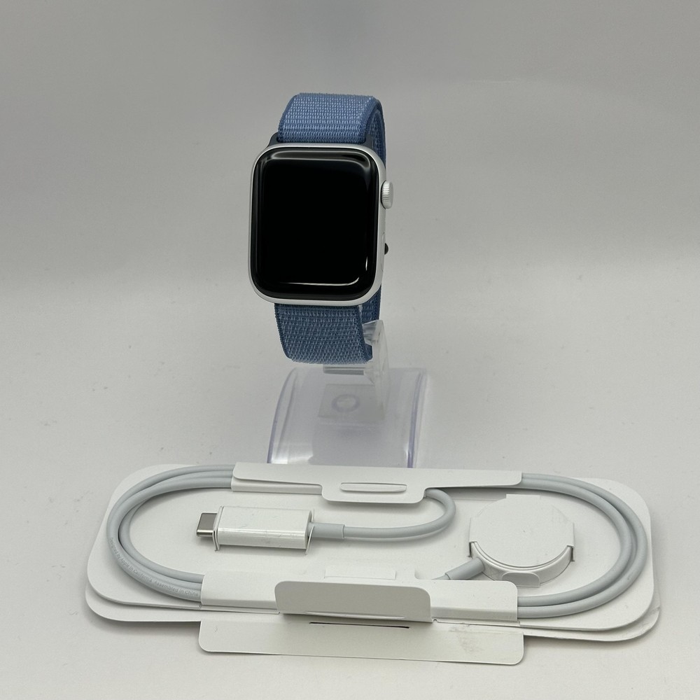 Apple Watch (SE) 2nd Gen. 44mm Silver Aluminum w/ Blue Sport Loop (GPS) - 7/10