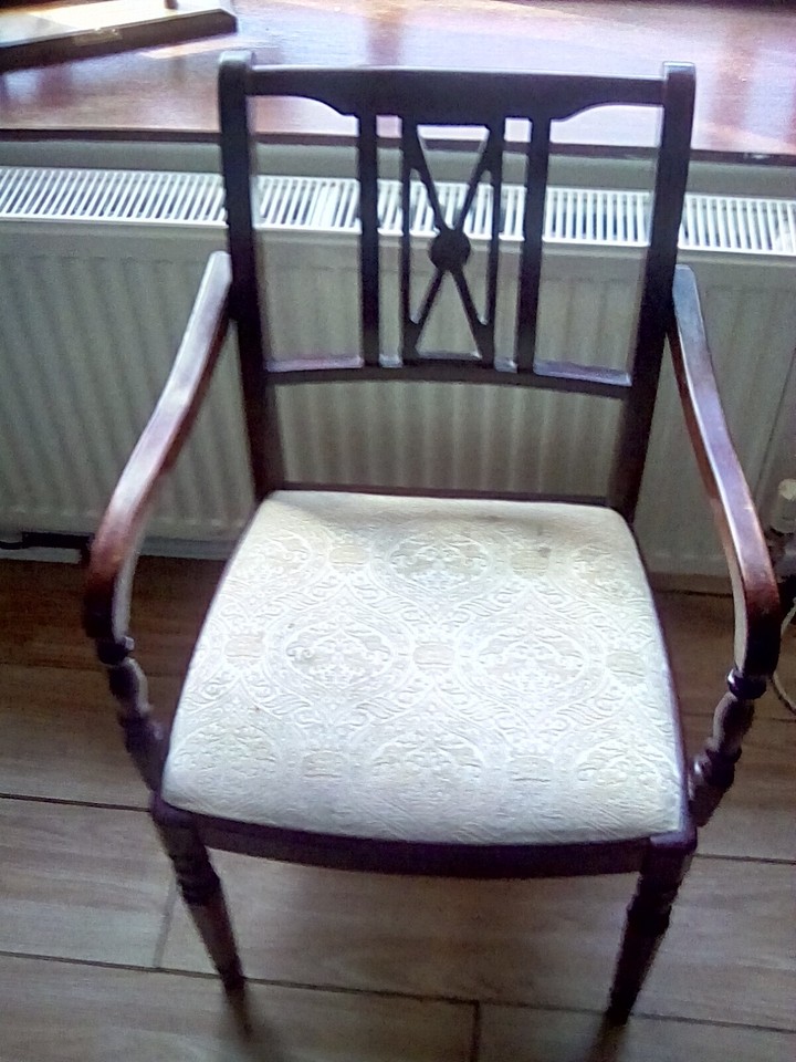 Mahogany Solid Wood Extendable dining table and 2 chairs dining room