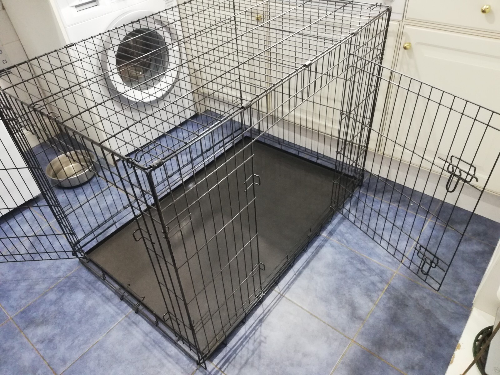 EllieBo Large Folding 2 Door Dog Crate 42inch(107cm) Black With Water
