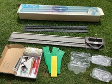 BOND CLASSIC VINTAGE KNITTING MACHINE WITH ACCESSORIES.