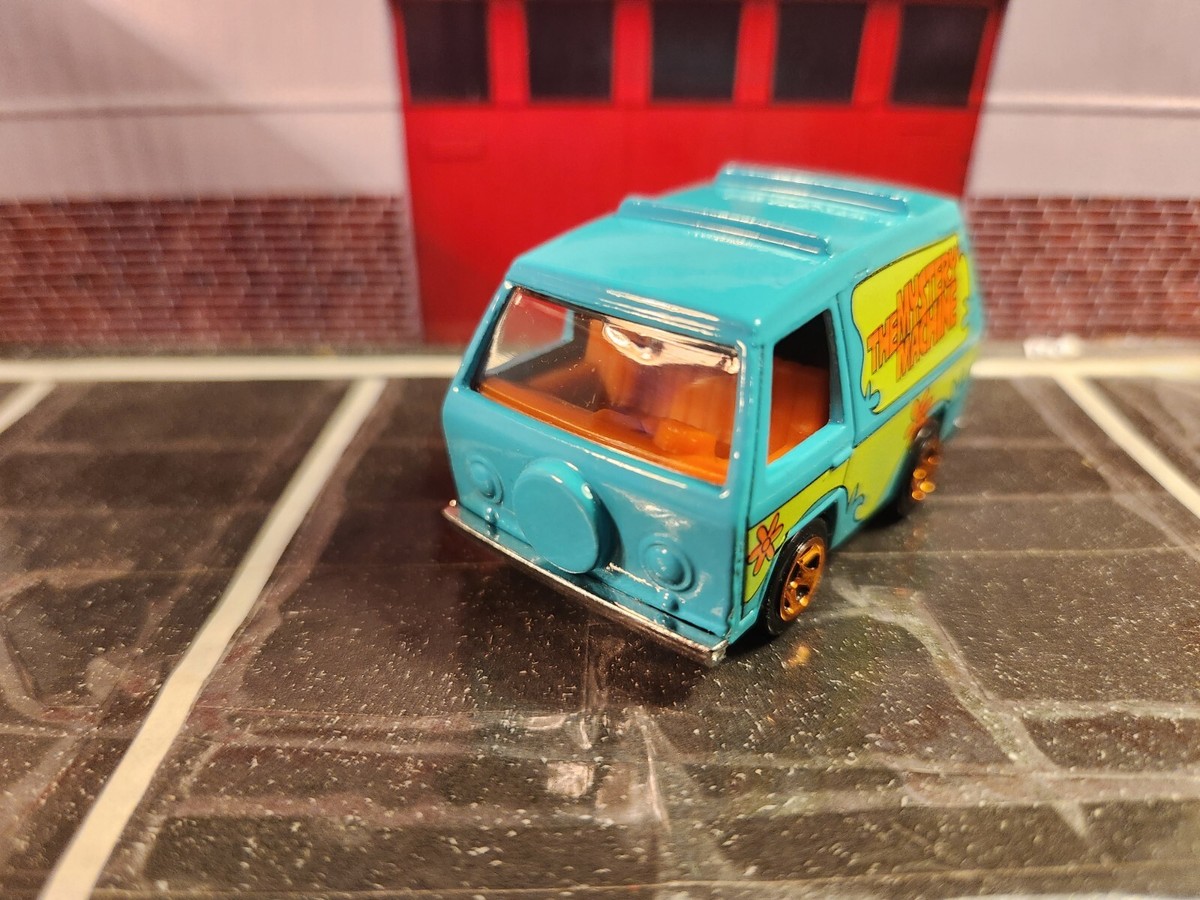 HOT WHEELS WB 100 YEARS Scooby, Bugs Mystery Machine Plus 2014