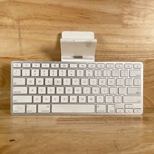 Apple A1359 Portable Wired 30-Pin Charging Standard QWERTY iPad Keyboard Dock