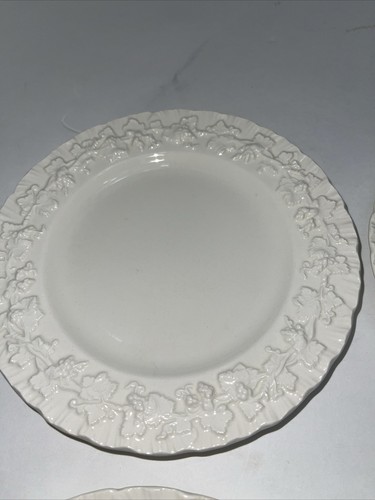 Wedgwood Queensware Embossed Cream / Cream Shell Bread, Appetizer Plate Set / 4 - Picture 6 of 11