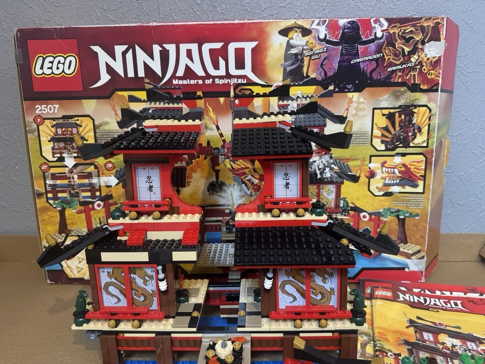 LEGO Ninjago 2507 - the golden weapons - Fire temple (2011) - Photo 2/4
