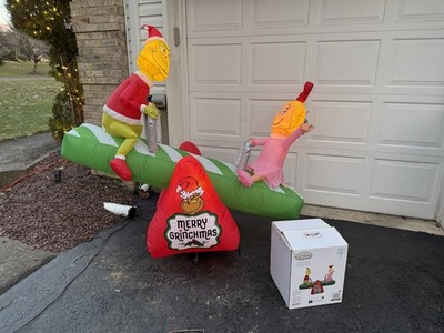 5.5' Gemmy Airblown Inflatable Animated Grinch & Cindy Lou Teeter Totter Seesaw