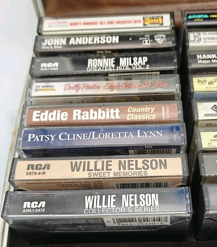 Lot of 21 Country Music Cassette Tapes + Case Really Good Titles Classic Vintage — 第 3/4 张图片