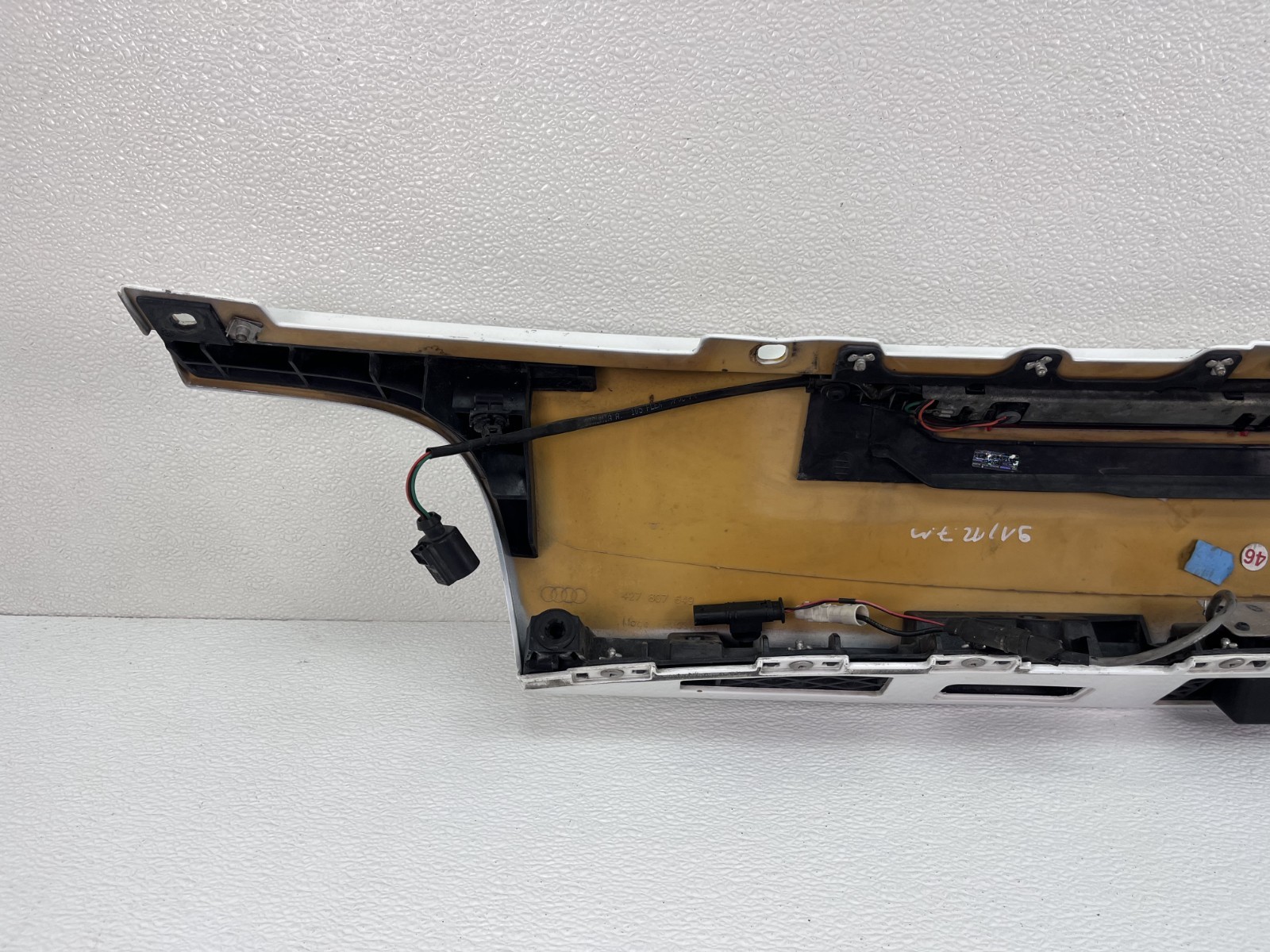 2011 2012 2013 2014 2015 AUDI R8 SPYDER REAR UPPER PANEL COVER W/CAMERA OEM