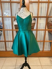 Jovani Emerald Green Cocktail Dress Size 6