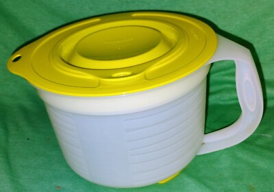 Tupperware MIX-N-STOR  PLUS PITCHER - green