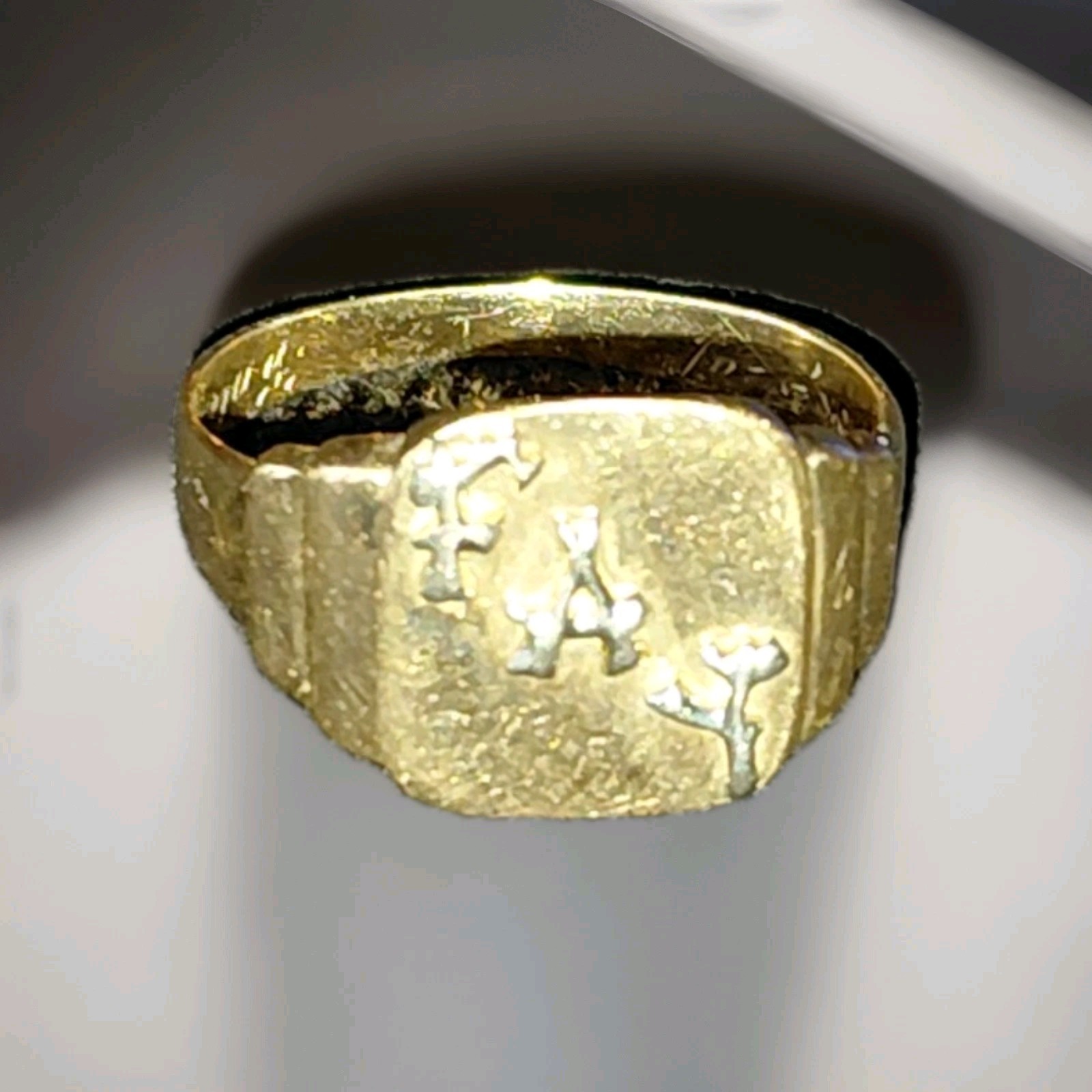 10k Solid Gold Ring. 4.64 Gram.     #2467 - image 1