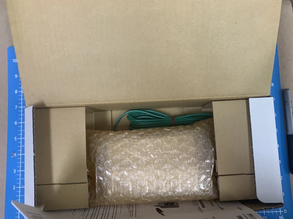 KEYENCE STATIC ELIMINATOR CONTROLLER SJ-M400 - New in Box - Image 4 of 4