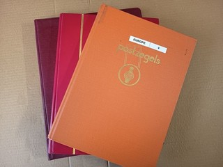 lot n° 2 UN lot de 3 classeurs europe