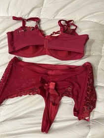 Victoria's Secret unlined 36 C  BRA SET M garter panty RED Lace NEW With Tags