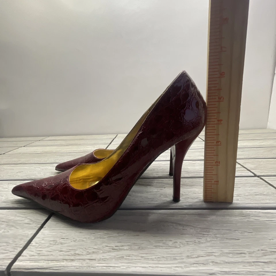 Ann Michelle burgundy gator patent leather pumps pointed toe size 9 - Image 3 of 4