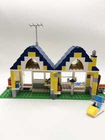 LEGO Creator 31035 Beach Hut  3-in-1 (Retired set) (Incomplete)
