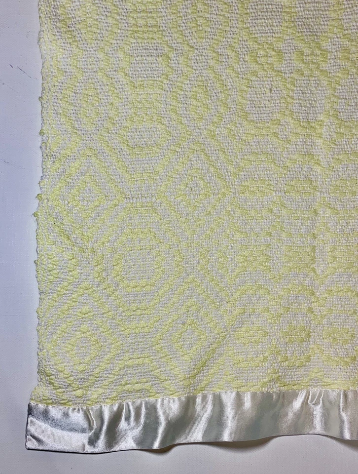 Vintage Woven Retro Baby Blanket Yellow White Satin Trim  - Image 3 of 4