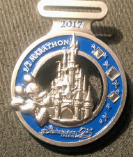 DISNEY PIN DISNEYLAND PARIS 25TH 1/2 MARATHON 2017 MEDAL PIN