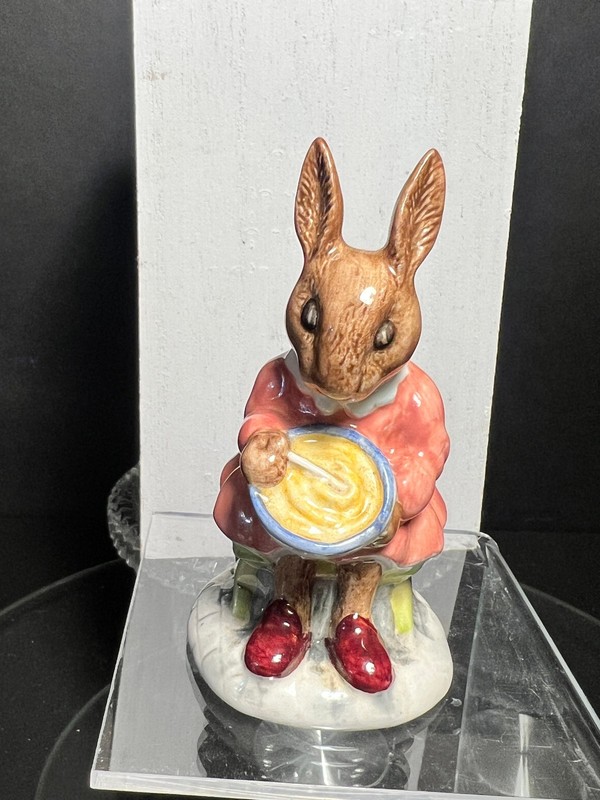 Buntie Bunnykins Helping Mother Figurine Royal Doulton 1984