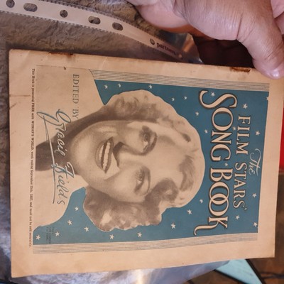 Die Filmstars Liederbuch herausgegeben von Gracie Fields 1937. Damenwelt