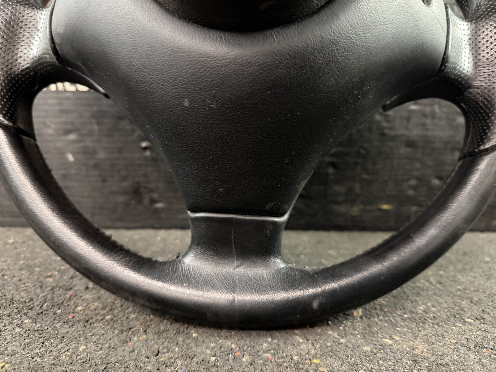 02-06 MASERATI SPYDER BLACK LEATHER WRAPPED STEERING WHEEL