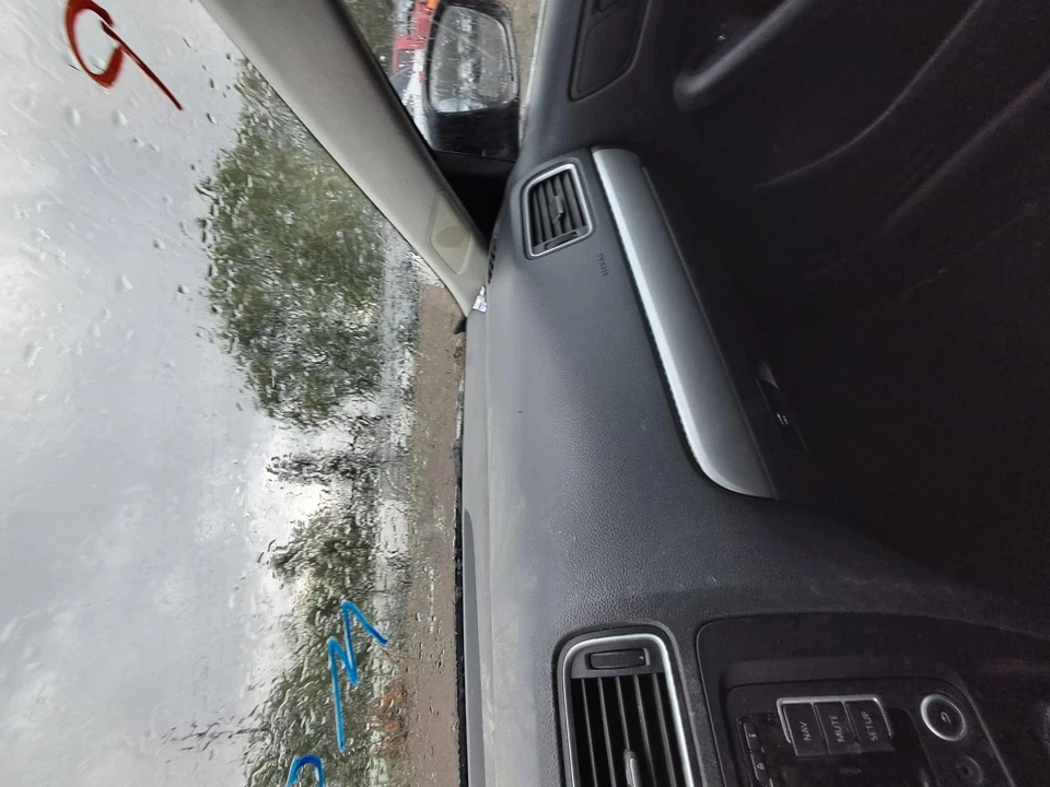 Conjunto de luz trasera derecha usado se adapta a: Volkswagen Jetta Sdn 2011 exc. barrio ciudad Foto 3 de 4