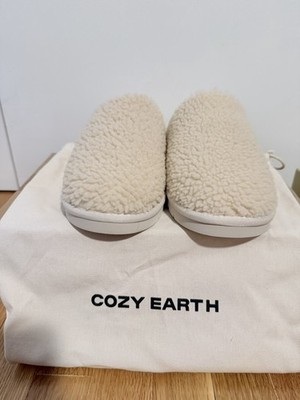 Cozy Earth Puffy Sheep Slippers Shearling Fur Size Women's 8 - Natural/Cream NIB