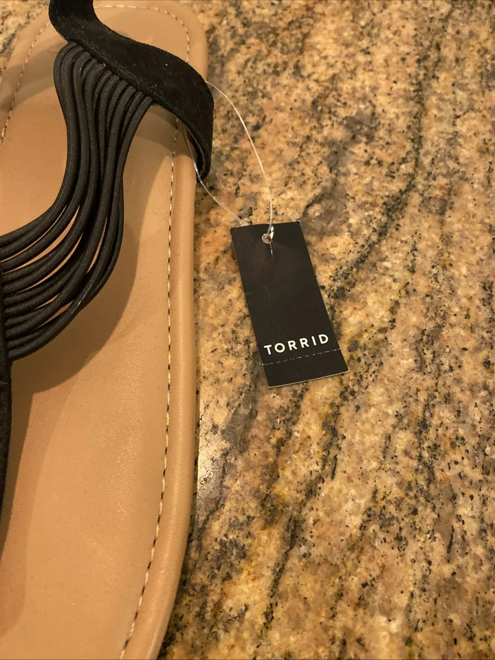 Torrid 9W 码黑色装饰凉鞋平底弹力 T 型带脚趾柱女式 — 第 2/4 张图片