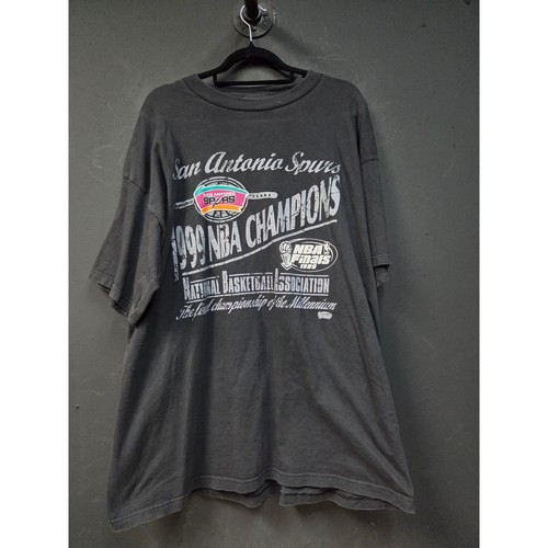 Vintage 1990s San Antonio Spurs Tee Size XXL