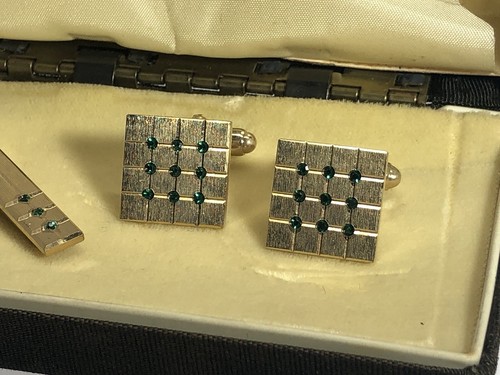 Vintage Anson Gold Toned Square Cufflinks and Tie Clip with Green Rhinestones - Picture 11 of 15