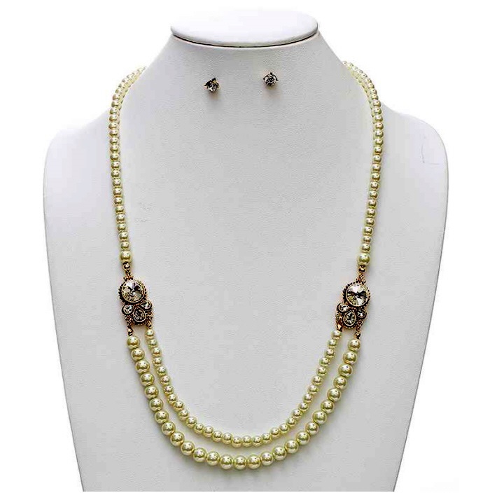 Vintage Genuine White Pearl Bib Necklace With Crystal  White Pearl & crystal bib necklace vintage . display picture 1