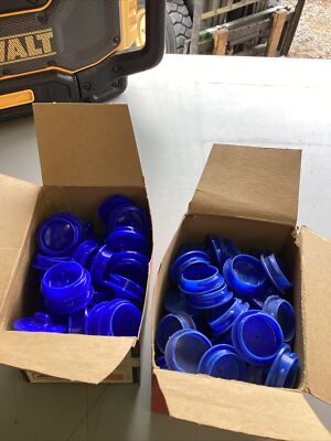 100 Plus Thomas & Bett 1-1/4  push-penny plugs