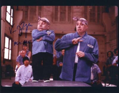 Verne Troyer Signed Autograph 8x10 Photo - Austin Powers Mini Me w/ Mike Myers