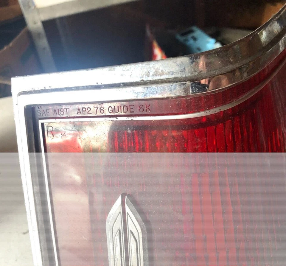 Conjunto de lanterna traseira 1976-1979 Cadillac Sevilha destro - Imagem 3 de 4