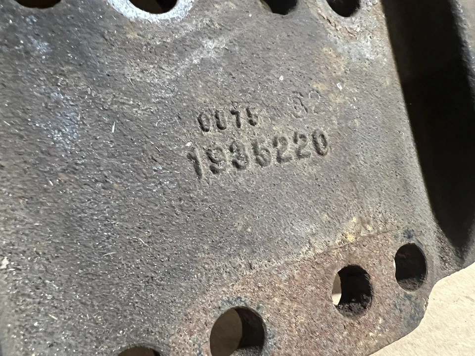 Caterpillar Diesel Engine Motor Mount OEM Genuine Part # 1935220 Left / Right - Image 2 of 4