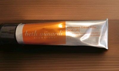 BETH MINARDI SIGNATURE Prof.  Permanent  Hair Color With Lift  Medium Icy Blonde