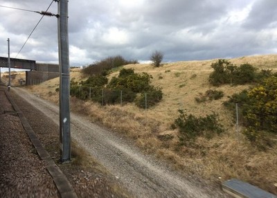 Foto 6x4. Blick von einem Peterborough-London Zug - Brücke zur Lodge Farm O c2017