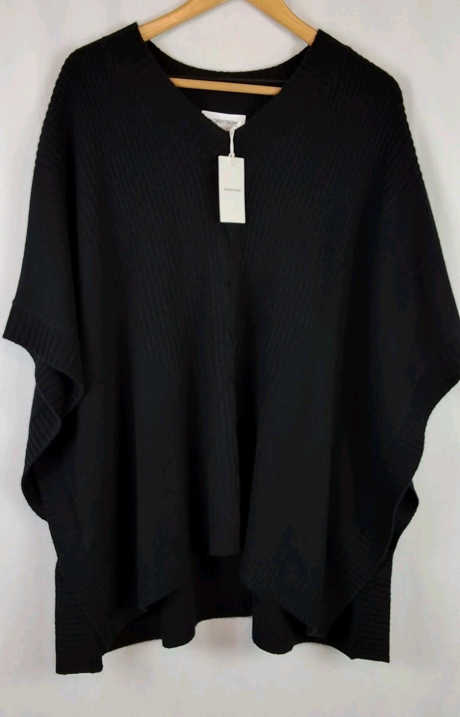 NEW, Nordstrom V-Neck Wool & Cashmere Poncho in Black Size-ONE SIZE