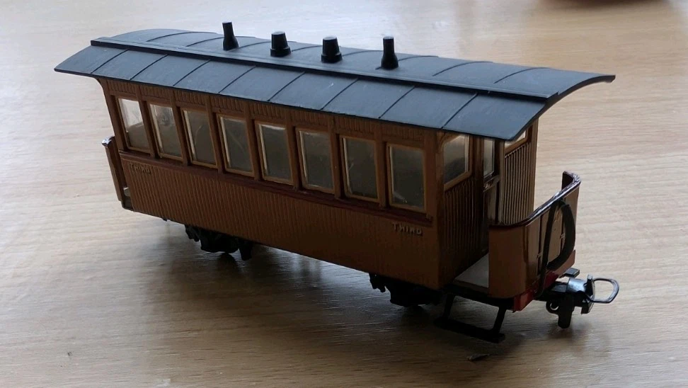 Liliput 344362 - Voiture voyageurs 2 essieux, Bi 13, Zillertalbahn Liliput 344362 - Voiture voyageurs 2 essieux, Bi 13, Zillertalbahn