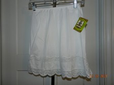 Vintage SEARS THE DOESNT SLIP White Short Slip With Lace Sz S Short half 1/2 NWT