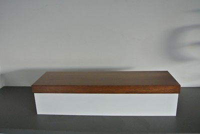 Eiche Treppenverkleidung, Stufen gebeizt auf Nussbaum und geölt, Setzstufen weiß Acryl MDF
