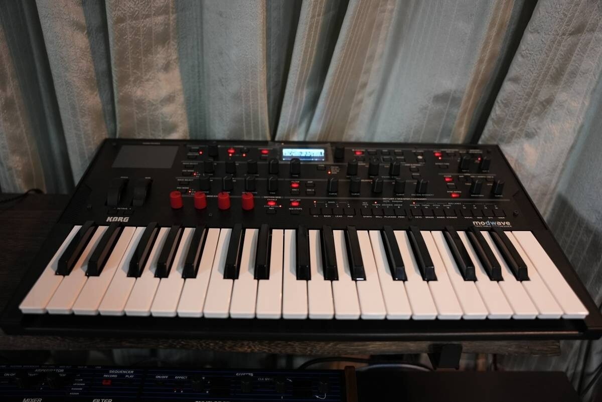 Korg modwave wavetable synthesizer motion sequencing w/AC adapter