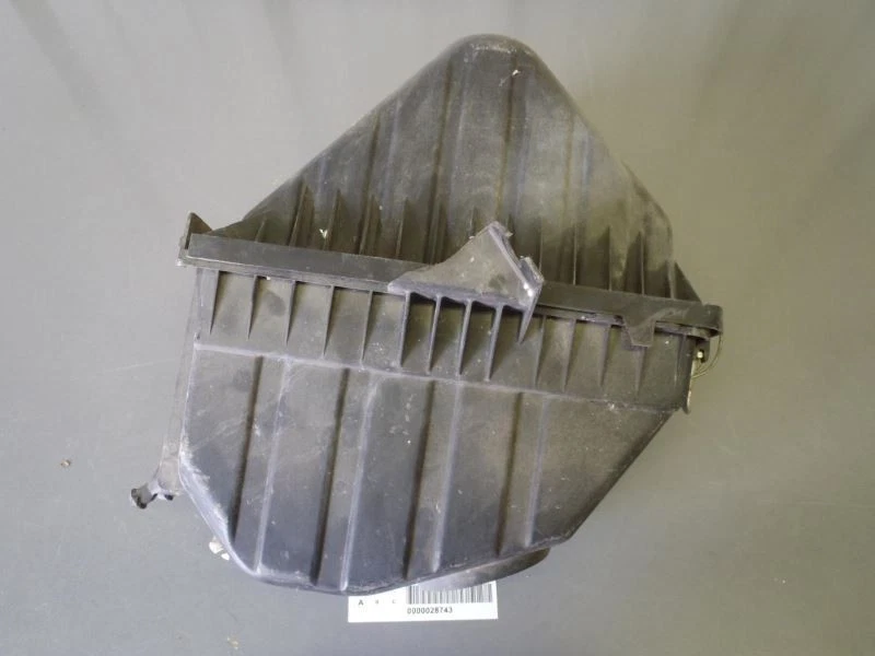 Air Cleaner Box 6F9Z-9600-AB Fits 2005-2007 Ford Freestyle 48104 **Broken Tab** - Image 2 of 4
