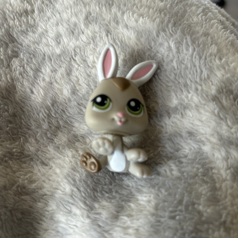 Littlest Pet Shop Authentic #1334 Tan Bunny Rabbit Green Dot Eyes LPS