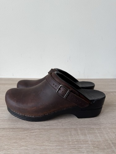 A+ Dansko Ingrid Clogs Slipper braun 41 US 10 runde Spitze Schnalle Keilabsatz Leder - Bild 4 von 9