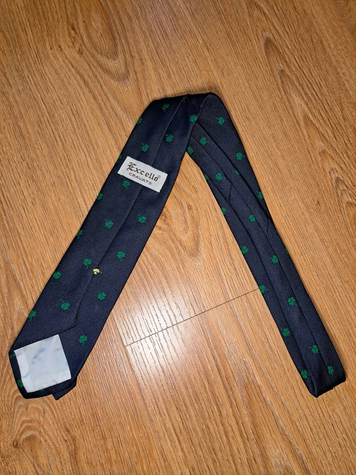 Gravata ST PATRICKS DAY Excello Gravats Masculina Azul Marinho 3 Folhas Trevo Trevo Irlandês - Imagem 4 de 4