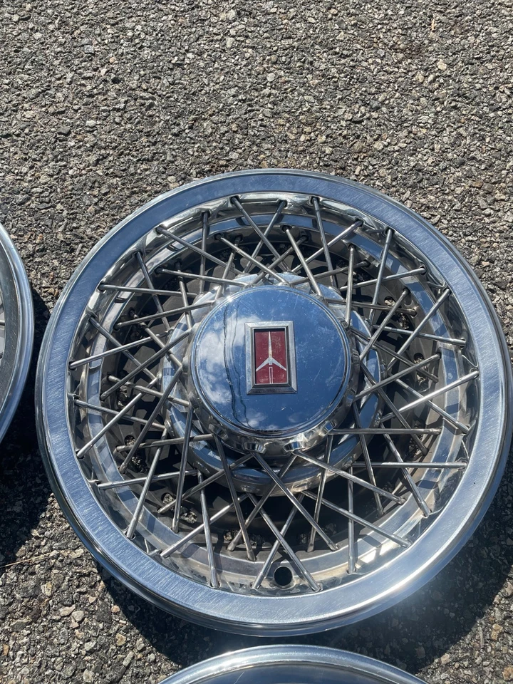 Calotas Factoy 1980 a 1984 Oldsmobile Delta 88 98 Regency 15 polegadas fio raio - Imagem 4 de 4